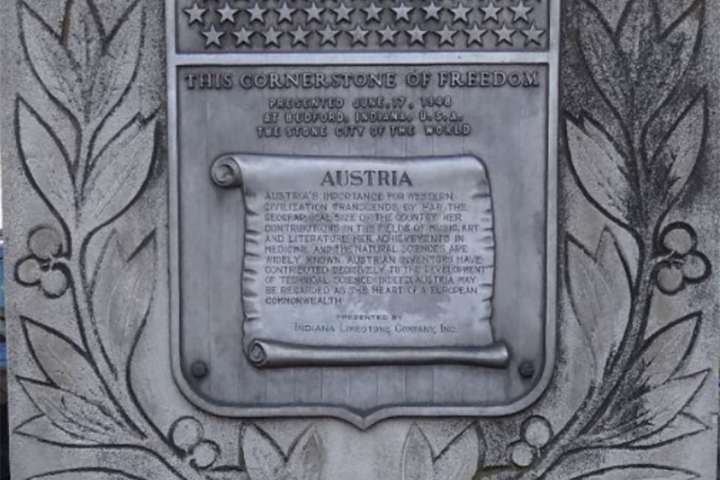 Stein der Freiheit am Frankhplatz, Wien, AT © Foto: Rolf M. Urrisk